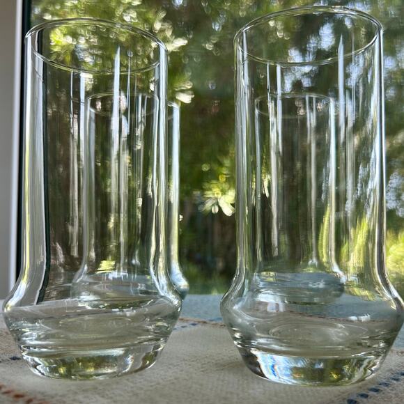 Mid-Century Barware Clear Glass Tumblers with Flared Base – Set of 4 - Picture 2 of 10